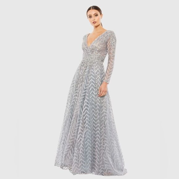 Mac Duggal Elegant Silver Evening Gown/ size 6 - Picture 1 of 7